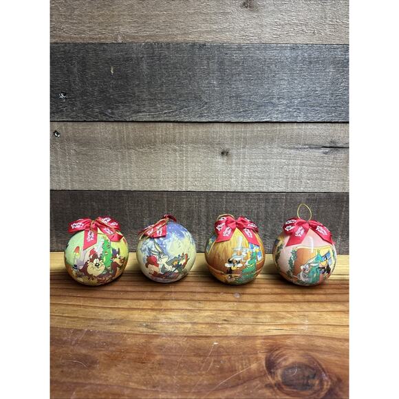 Set of 4 Vintage Looney Tunes Christmas Ornaments - 1995 - Picture 1 of 6